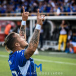 Leonardo Castro celebra su gol al MedellĂn Leonardo Castro celebra su gol al MedellĂn
