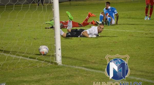 Santiago Mosquera gol