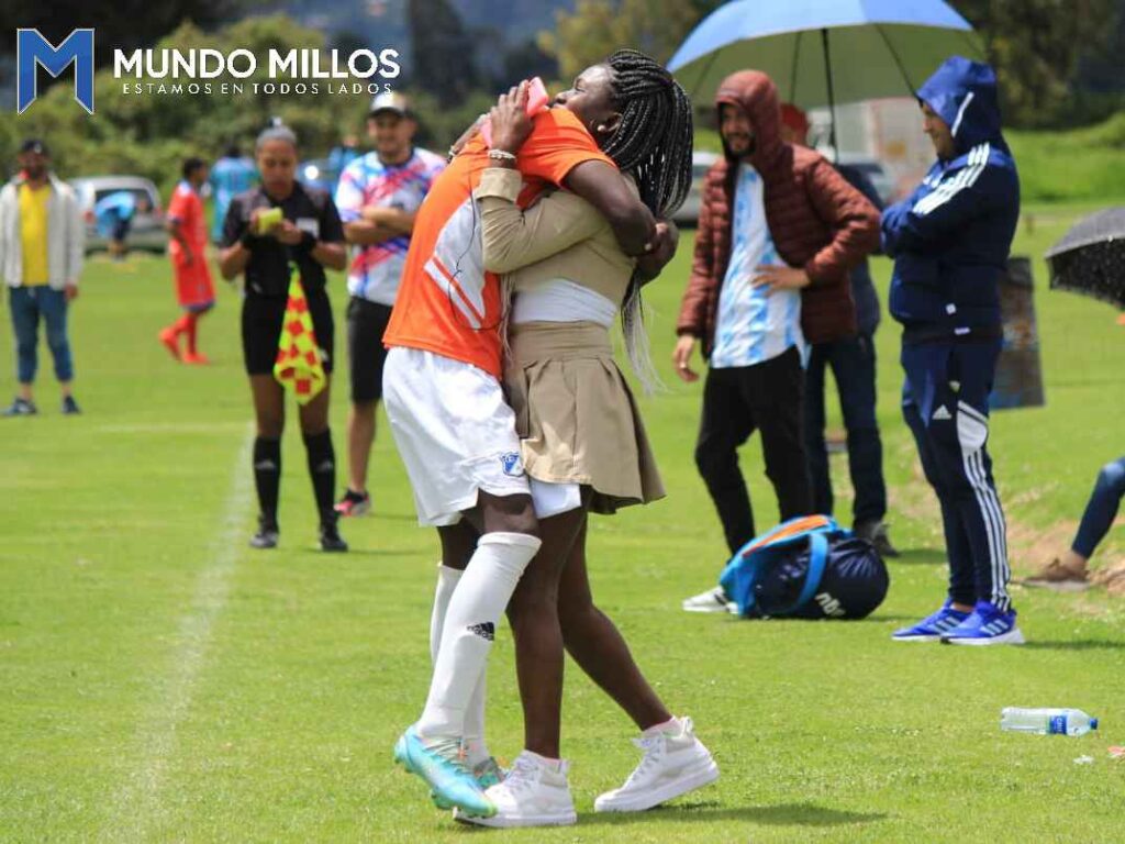 Celebración de uno de los goles de Millos Sub15 frente a Argentinos Bogotá
