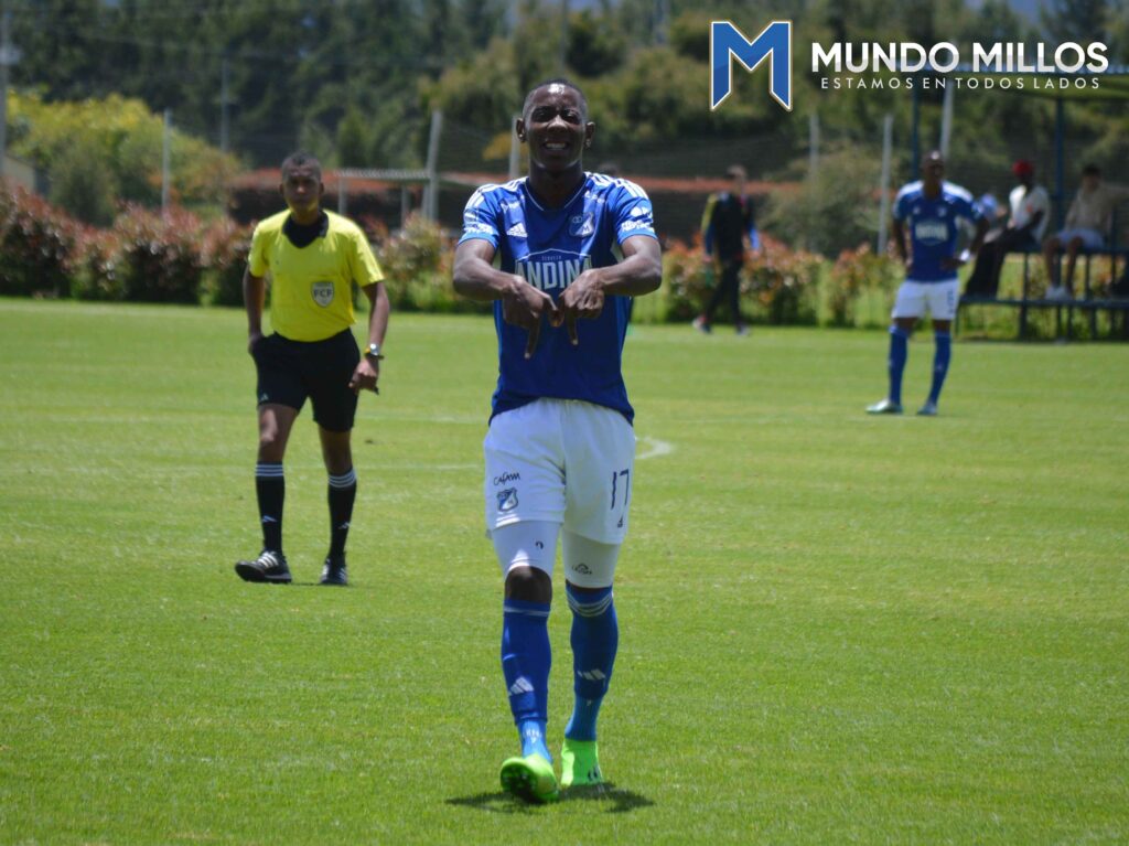 Sebastián Viveros Del Castillo celebra su gol frente a Patriotas por la SuperCopa Juvenil 2023