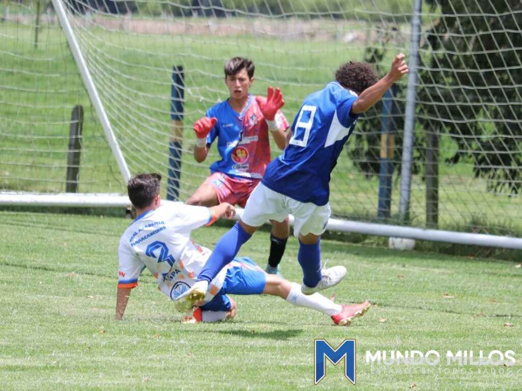 Imagen del partido entre Millonarios Sub15 y Real Academia Maracaneiros