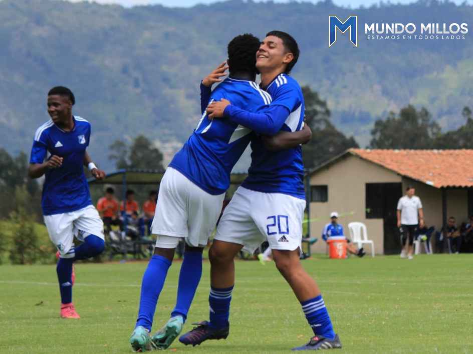 Los jugadores de Millonarios Sub16 celebran uno de los goles frente a Fortaleza