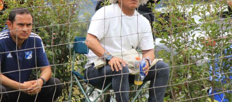 Alberto Gamero presente en XColi viendo el partido del equipo Sub20 frente a Fortaleza