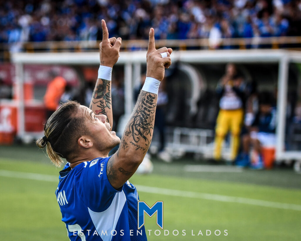 Leonardo Castro celebra su gol al Medellín